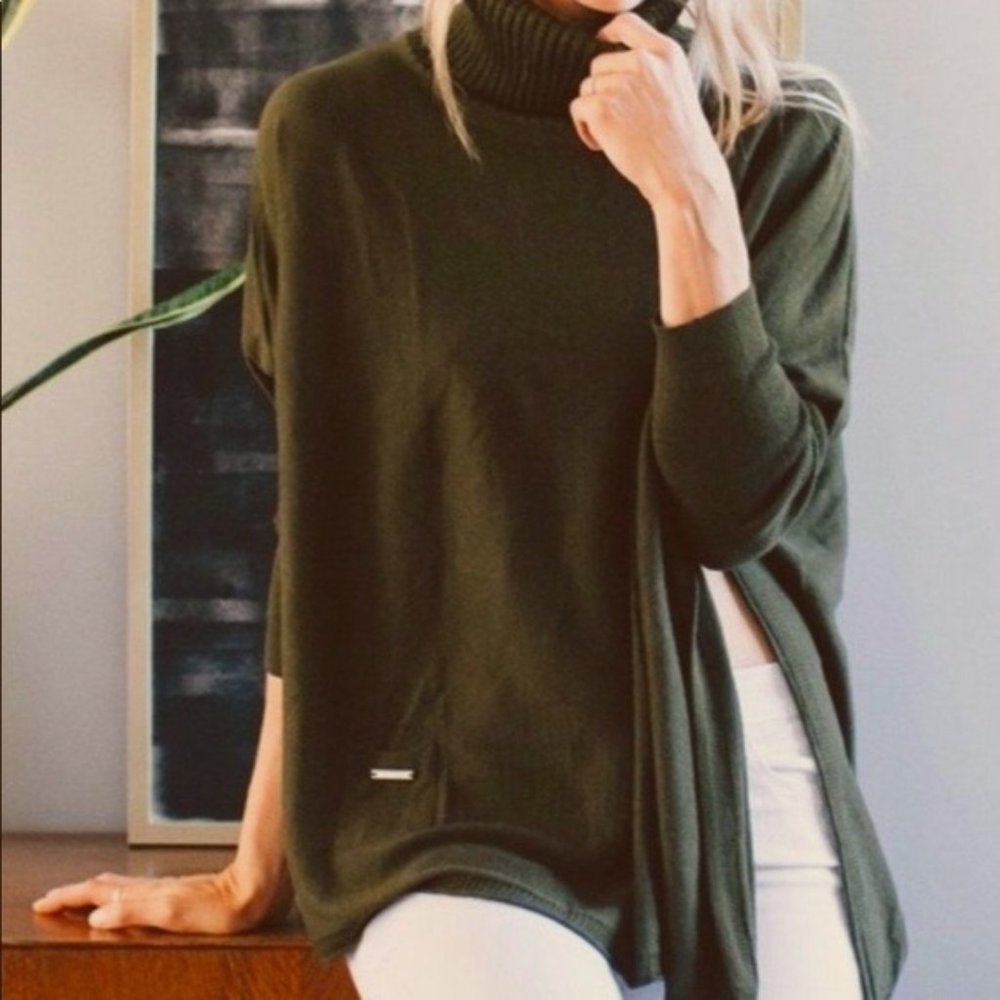 Mer-Sea Mini Pocket Travel Sweater, Olive (NWT)